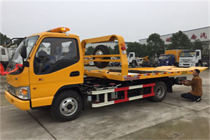 十里堡哪里有拖车服务