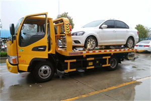 十里堡附近拖车救援24小时服务热线